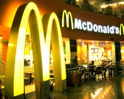 "McDonald's" закрывает свои рестораны в Крыму