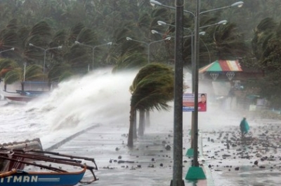 Из-за надвигающегося тайфуна пришлось эвакуировать тысячи филиппинцев