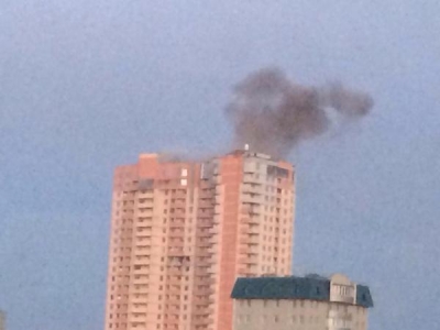 В 25-этажную новостройку около СБУ в Луганске попало пять снарядов