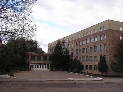 Артобстрелом были повреждены кровля и стены краеведческого музея в Донецке