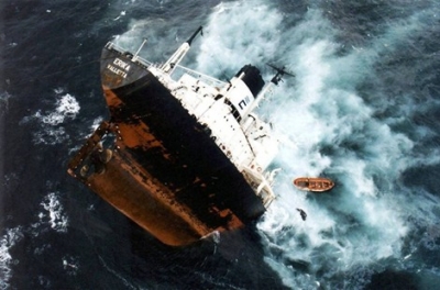Два кораблекрушения в Средиземном море унесли жизни 700 пассажиров