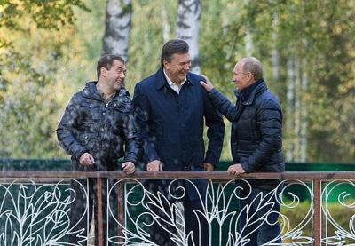 Путин подарил Януковичу, Пшонке и Азарову паспорта граждан России 