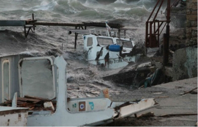 Шторм в Крыму натворил дел: ко дну пошли яхта и катера