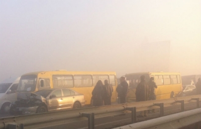 Туман под Киевом стал причиной ДТП с участием более десятка машин