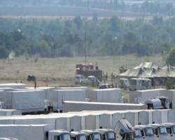 Гуманитарную помощь из РФ будут отправлять через границу по три  десятка КамАЗов