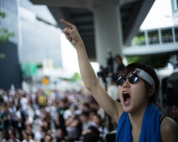 Демонстранты в Гонконге атаковали горуправление