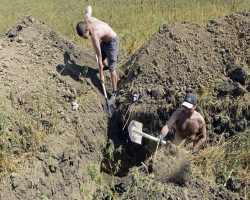 Жителей Горловки заставляют копать окопы и блиндажи 