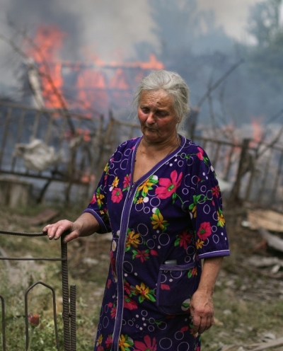 В Станице Луганской была обстреляна школа в момент выдачи там пенсии старикам