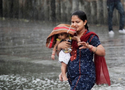 Муссонные дожди в Индонезии привели к затоплению 15 000 домов и другим бедам