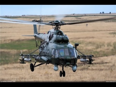 Вертолет летит в зоне АТО на сверхнизкой высоте (видео)