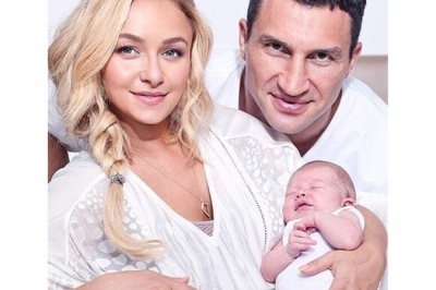 Появились фото Владимира Кличко с новорожденной дочерью 