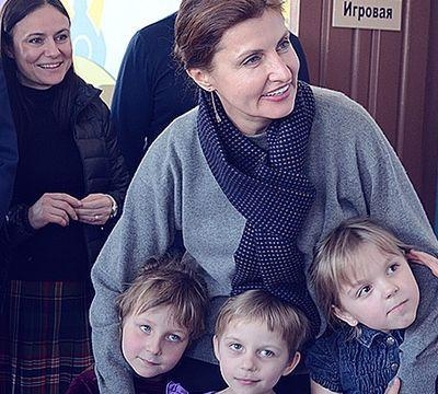 Марина Порошенко приехала в Славянск к переселенцам. (Видео)