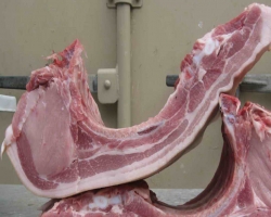 Германия будет сокращать импорт мясопродуктов в Украину