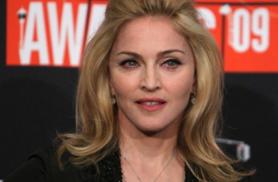 Очередной поступок Мадонны был жестоко высмеян ее поклонниками.(Видео)