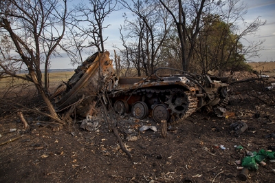 В Луганске мужчина гулял со своей собакой и подорвался на растяжке