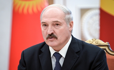 Президент Белоруссии убежден, что «для алкаша самое лучшее - воспитание трудом»