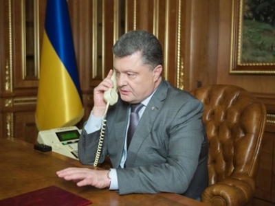 Политические лидеры Украины и Канады обсудили по телефону  последние события на Донбассе
