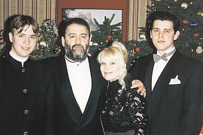Михаил Шуфутинский переживает большую утрату, скончалась супруга певца. (Фото)