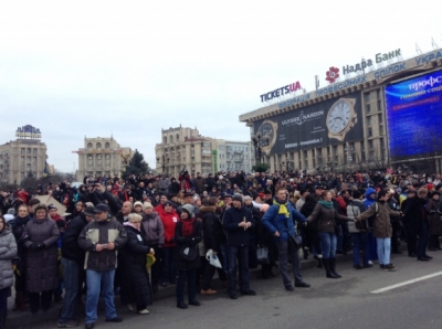 СМИ: митингующие продолжают оставаться на Майдане в Киеве