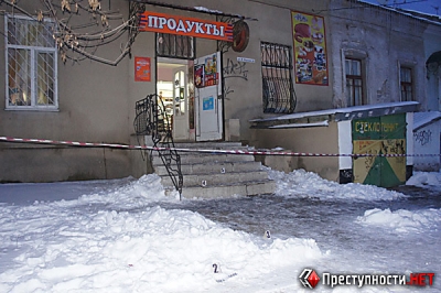 В городе Первомайск Николаевской области женщина-продавец избила вооруженного грабителя