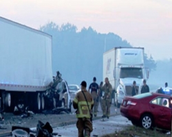 В Американском штате Юта произошло крупнейшее ДТП с участием 17 авто, много пострадавших.( Фото)