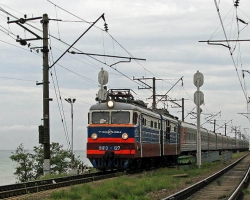 В Черновицкой области пригородный поезд столкнулся с иномаркой
