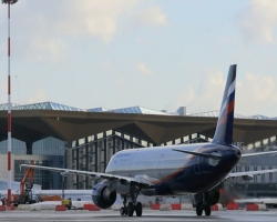 Борт Superjet-100, летевший из Москвы в Киев, потерял часть двигателя, и за что сняли Викторию Лопыреву с самолета
