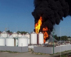 Информированный источник в правоохранительных органах назвал истинную причину пожара на нефтебазе Киева