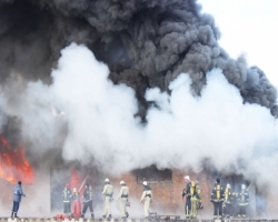 Масштабный пожар на химзаводе в Эстонии 