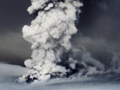 Вулкан Шивелуч на Камчатке начал извергать пепел