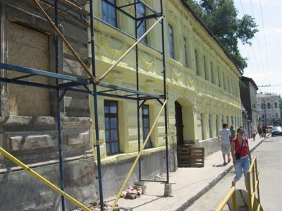 К Евро-2012 в Харькове запретили хаотично красить фасады