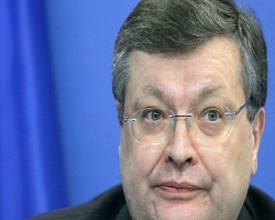 Янукович грозится уволить Грищенко