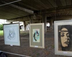Выставка картин на свежем воздухе +/- 15 прошла в Луганске (фото)