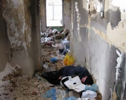 В Луганске бездомные пострадали от обвалившегося на них дома
