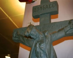 Луганский мастер создал скульптуру распятого на кресте шахтера (фото)