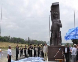 В Ровеньках памятник шахтера-гнома "отшлифовали" (фото)