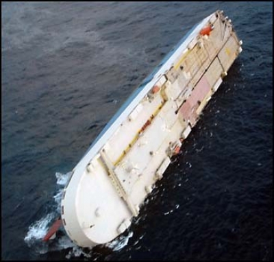 Возле Ирана затонуло судно с украинцами на борту