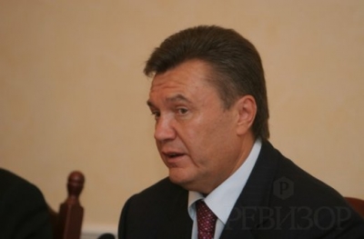Янукович начинает увольнять министров