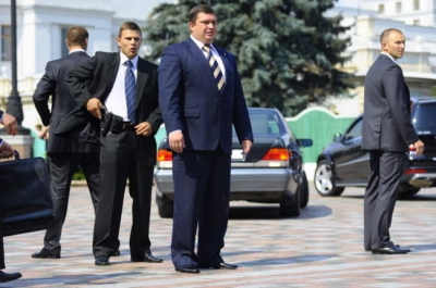 Янукович усилил себе охрану: боится скупщиков оружия