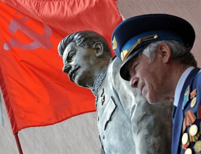 В Запорожье памятник Сталину закроют пуленепробиваемым стеклом
