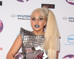 Lady Gaga стала лучшей исполнительницей по версии MTV Europe Music Awards 2011