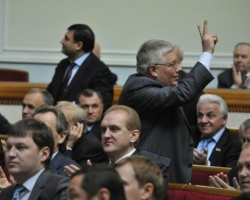 Депутаты приняли закон "О госслужбе": есть надбавки и много экзаменов