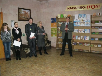 В Луганске открылась выставка "Насилию стоп"