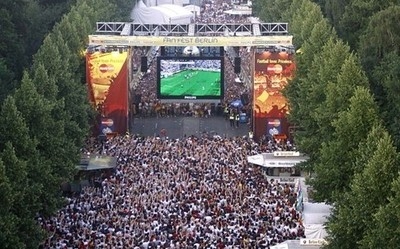 Впервые за историю УЕФА на Евро-2012 создадут официальную фан-зону