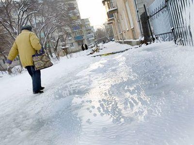 В Киеве зимой будут посыпать дороги новым материалом