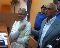Муж Тимошенко просит помощи в освобождении жены