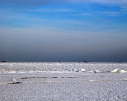 Фото замерзшего Черного моря в Одессе