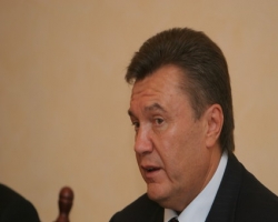 Янукович уволил министра обороны Ежеля