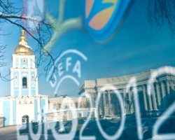 К Евро-2012 УЕФА требует уменьшить цены в отелях