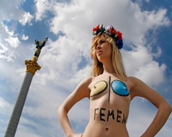 Депутат Колесниченко подрался с девушкой из FEMEN (видео)